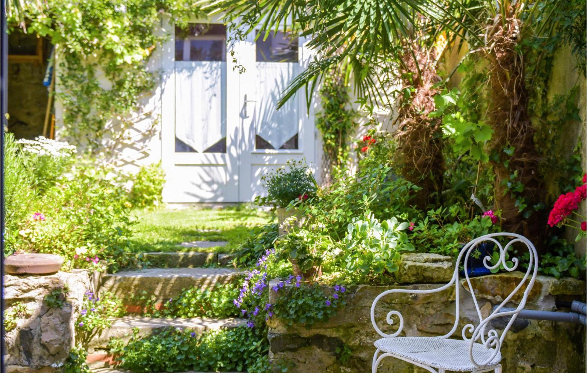 2 Bedroom Amazing In Holiday home