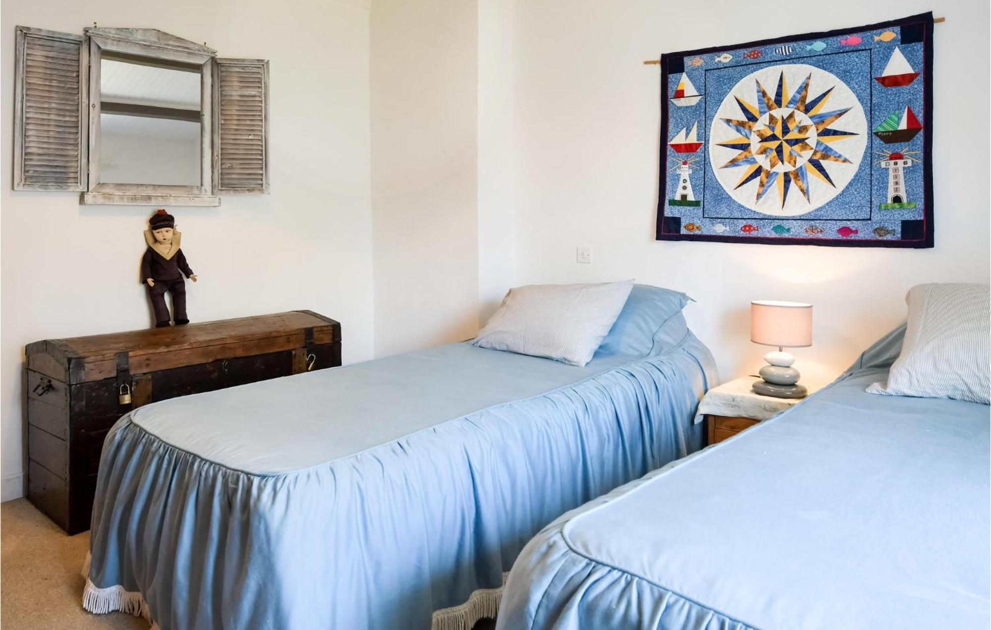 2 Bedroom Amazing In Holiday home *