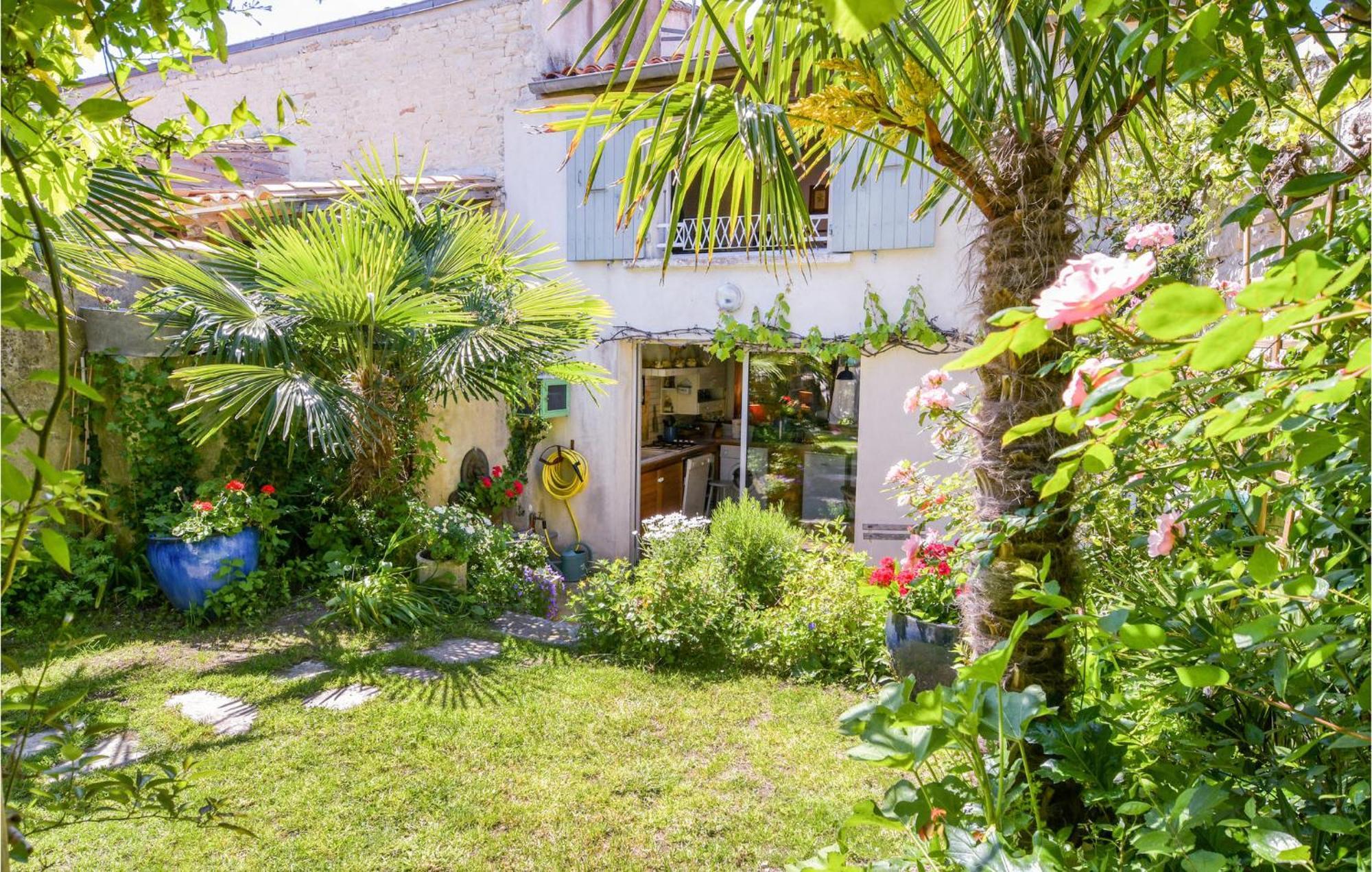2 Bedroom Amazing In Holiday home *